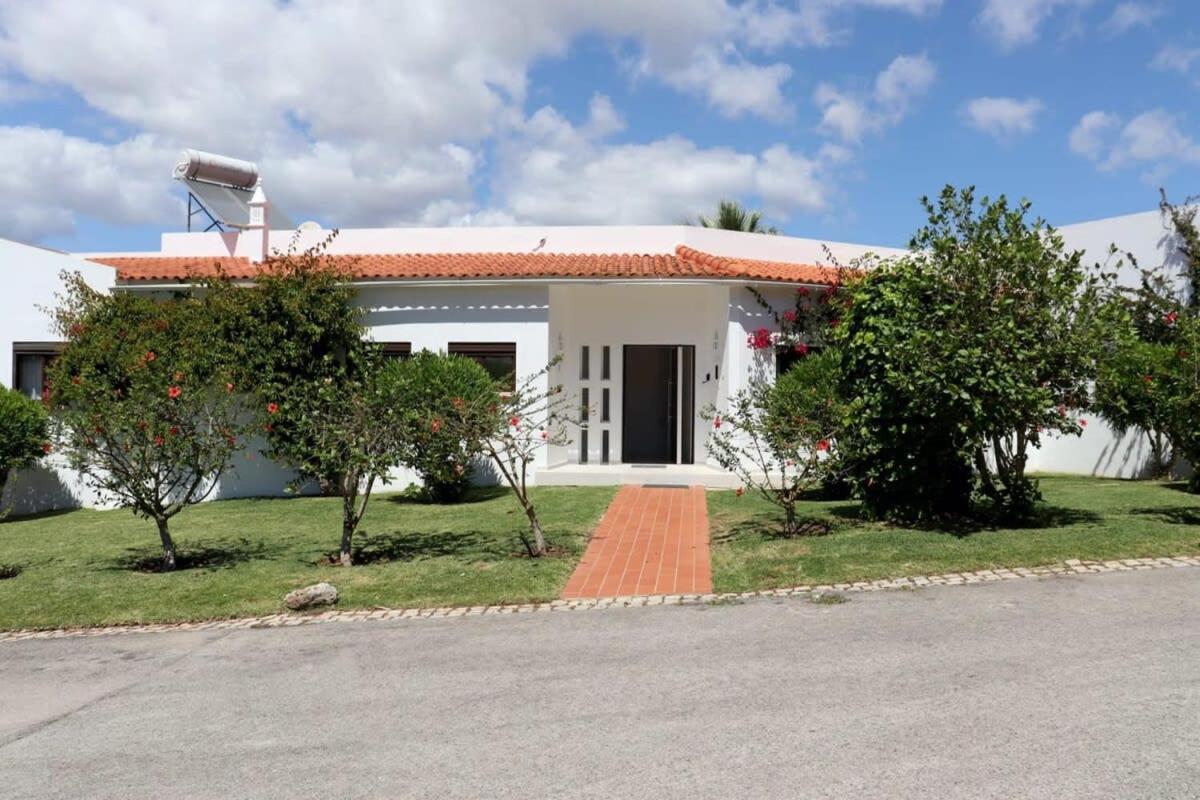 Villa Hibiscus, Great Location In Vilamoura, Lush Green Lawns And Garden Quarteira Esterno foto