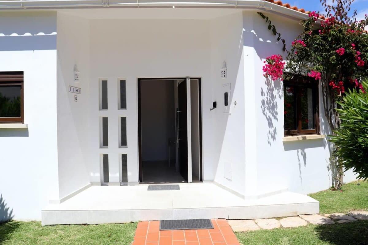 Villa Hibiscus, Great Location In Vilamoura, Lush Green Lawns And Garden Quarteira Esterno foto